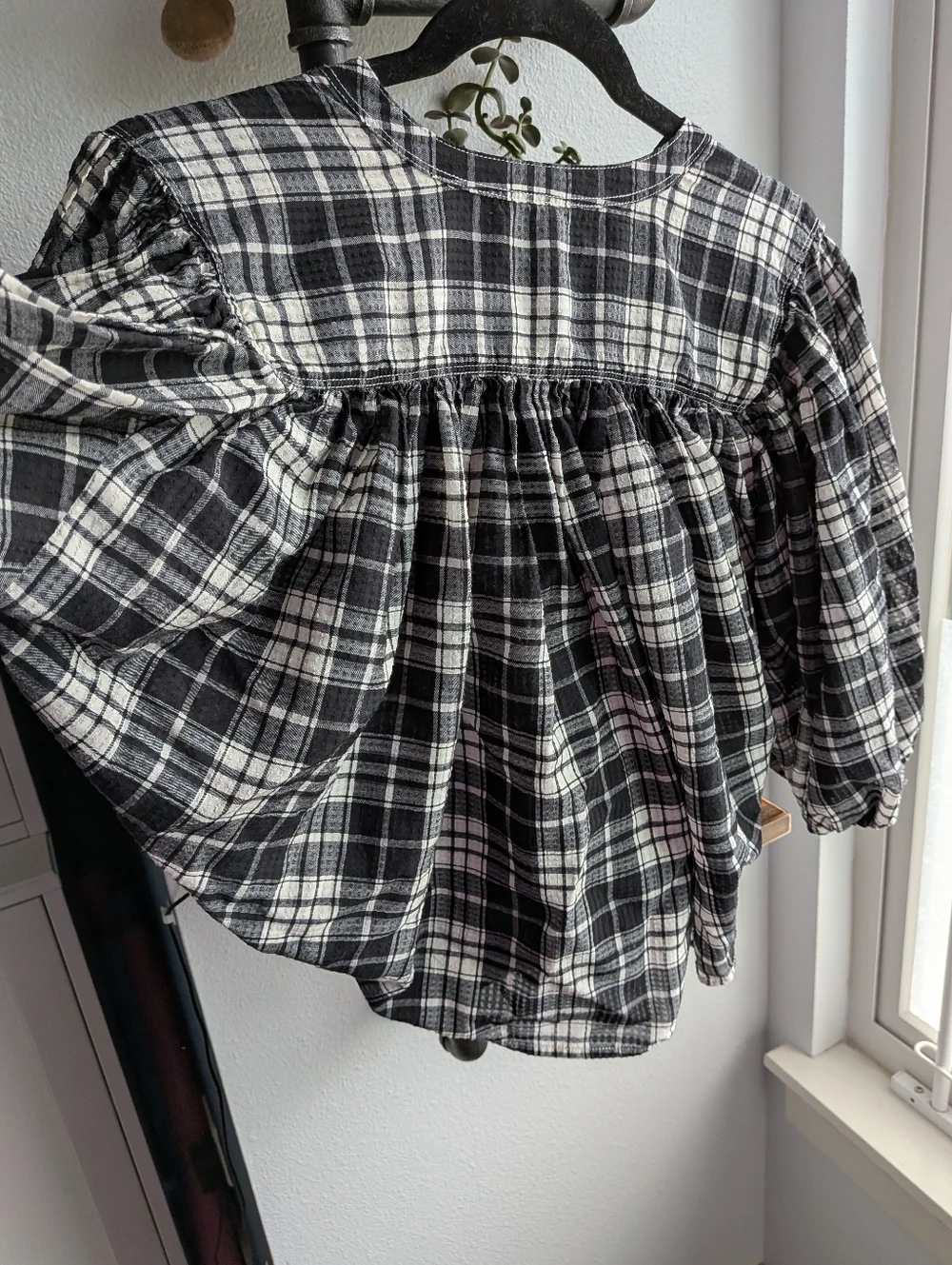 Madewell Shirred Crewneck Button-Up Top in Plaid  XS - Style NY3